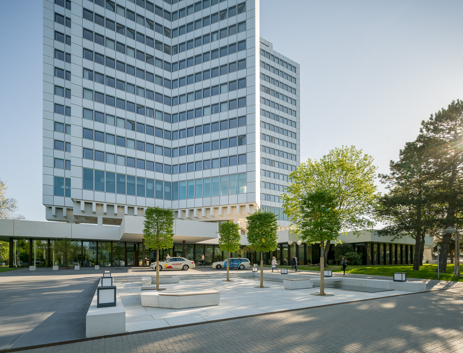 TÜV Rheinland-Tower in Köln-Poll/Humboldt-Gremberg: Neugestaltung der Plaza mit Vorfahrt