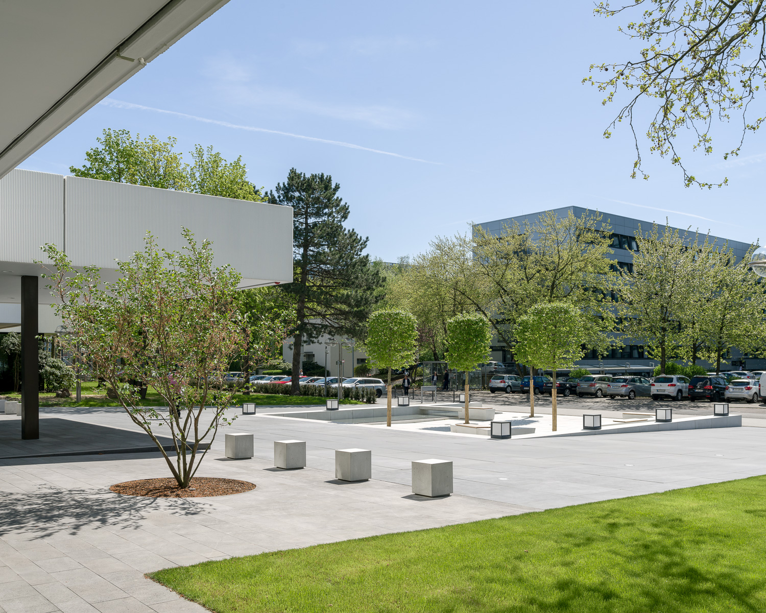 TÜV Rheinland-Tower in Köln-Poll/Humboldt-Gremberg: Neugestaltung der Plaza mit Vorfahrt